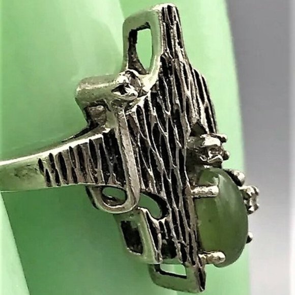 Vintage Brutalist / Modernist Sterling Silver Ring with Jade and Diamonds - Picture 7 of 10